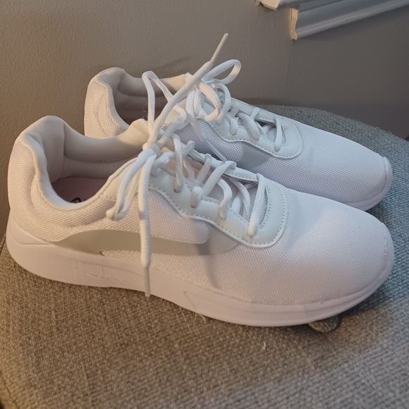 Athletic Works Memory Foam Comfy sneakers Sz 9.5 - Picture 1 of 3